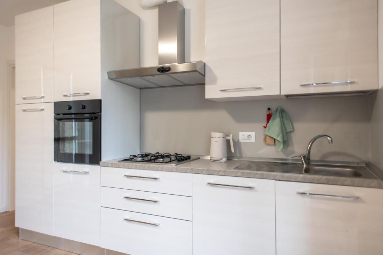 Lora Apartment,Free Private Parking, Self Check In,1 Como Buitenkant foto