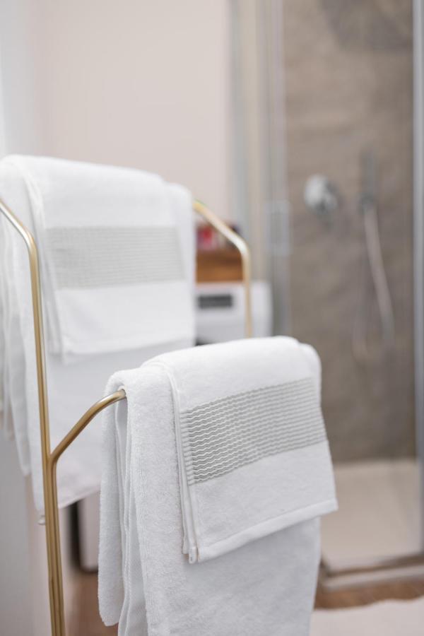 Lora Apartment,Free Private Parking, Self Check In,1 Como Buitenkant foto