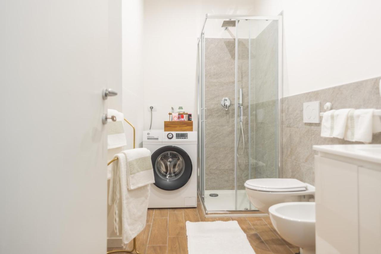 Lora Apartment,Free Private Parking, Self Check In,1 Como Buitenkant foto