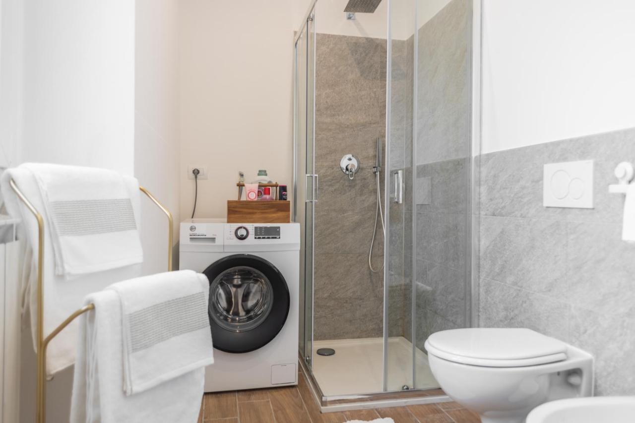 Lora Apartment,Free Private Parking, Self Check In,1 Como Buitenkant foto