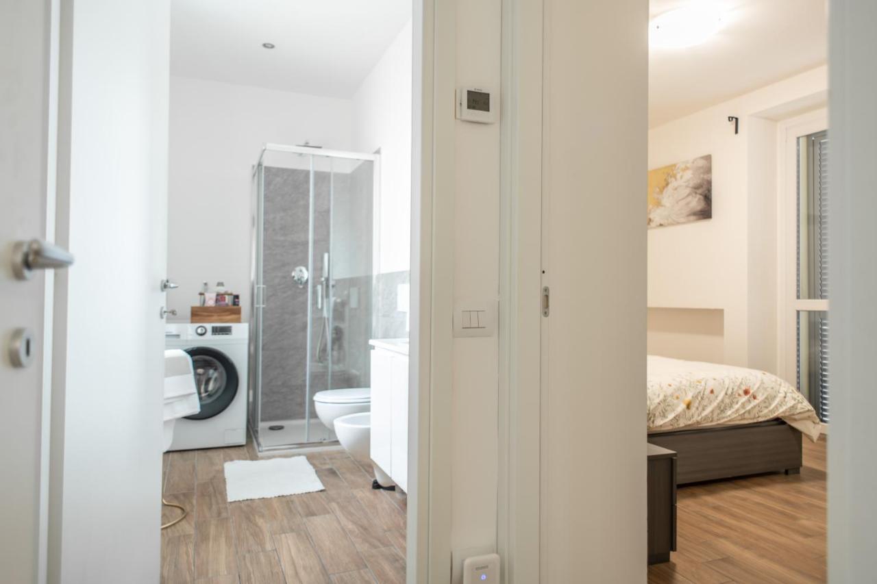 Lora Apartment,Free Private Parking, Self Check In,1 Como Buitenkant foto