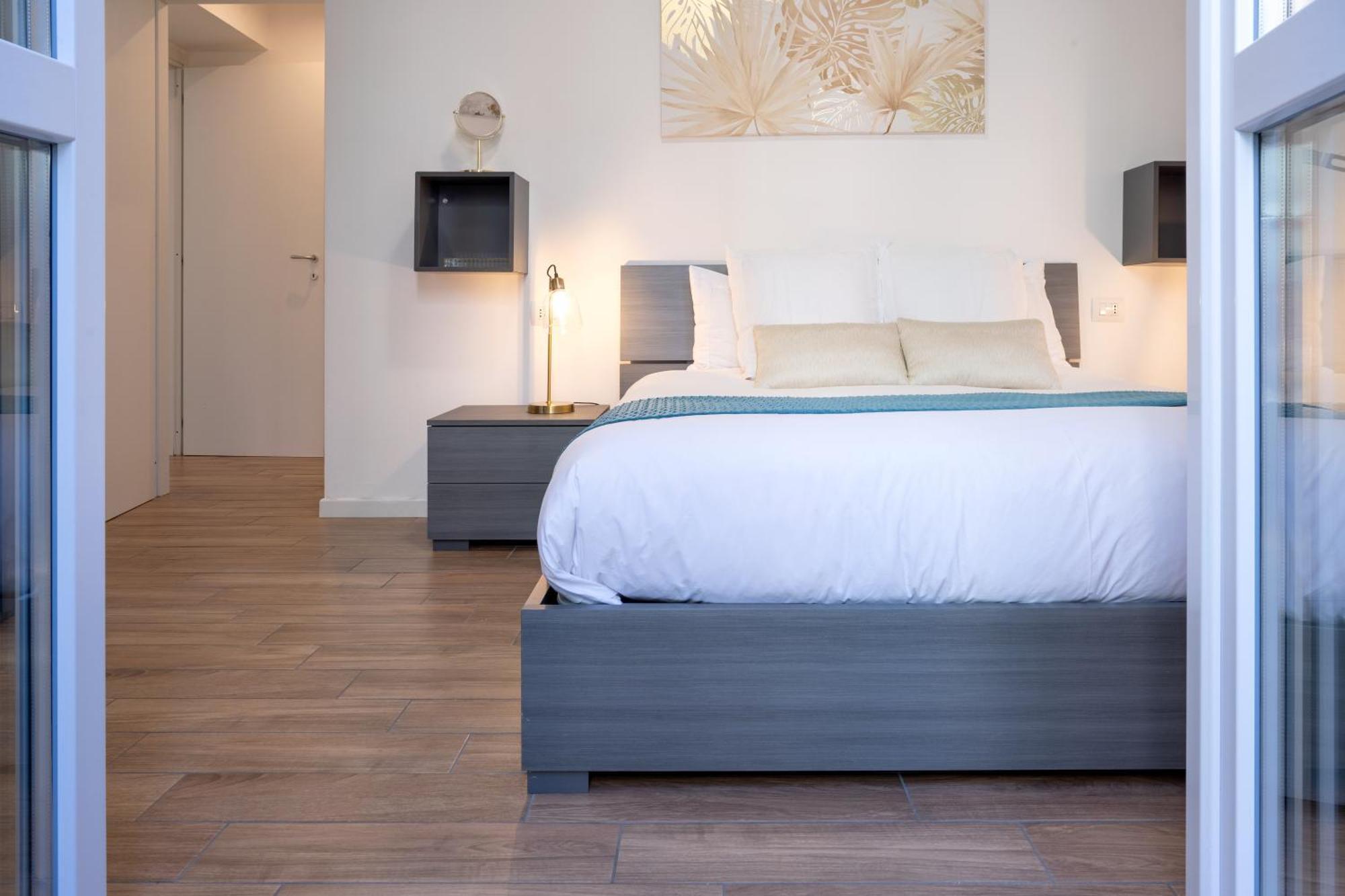 Lora Apartment,Free Private Parking, Self Check In,1 Como Buitenkant foto