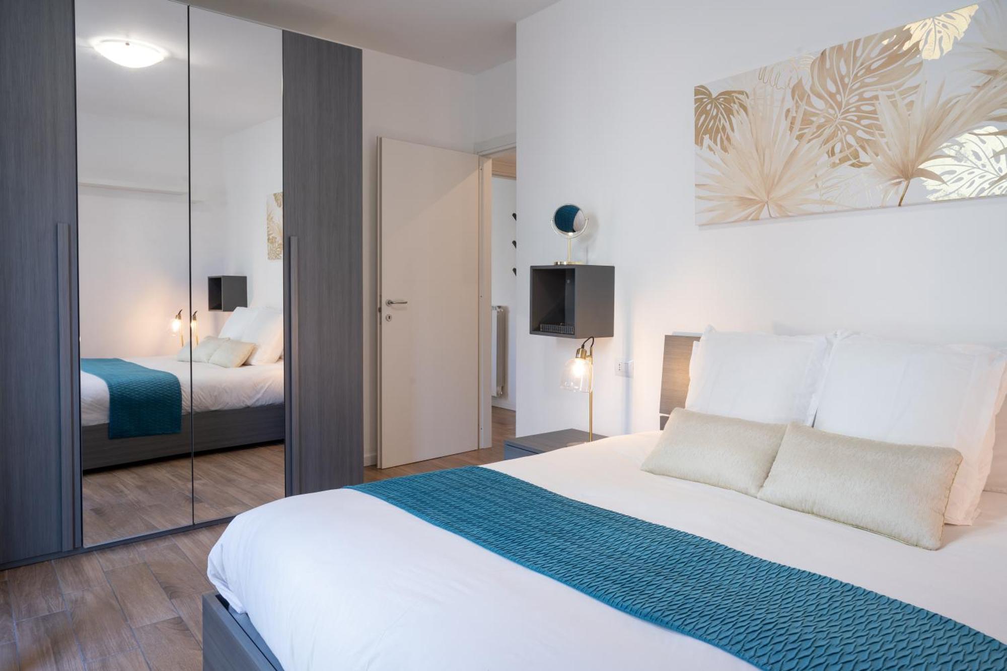 Lora Apartment,Free Private Parking, Self Check In,1 Como Buitenkant foto