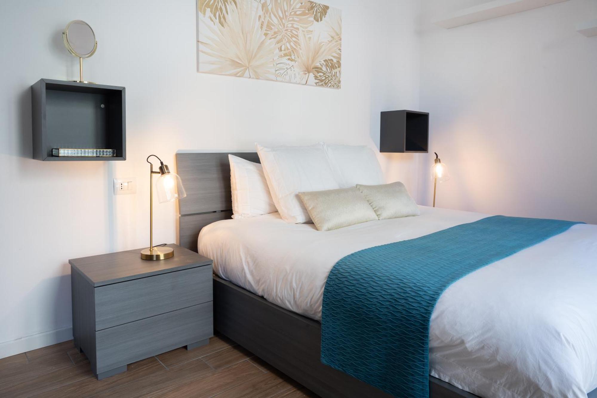 Lora Apartment,Free Private Parking, Self Check In,1 Como Buitenkant foto