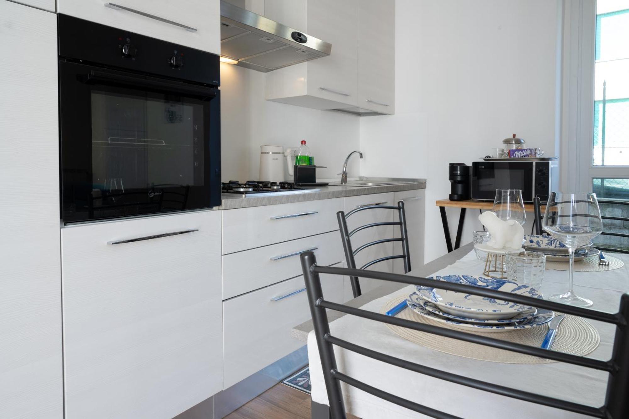 Lora Apartment,Free Private Parking, Self Check In,1 Como Buitenkant foto